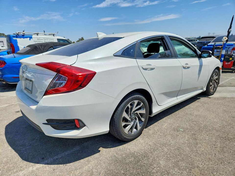 Продажа на аукционе авто 2017 Honda Civic, vin: 2HGFC2F73HH521191, номер лота: 64184366