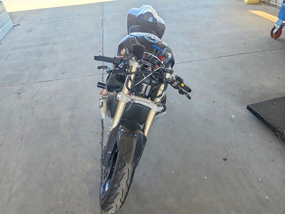 65119796 :رقم المزاد ، JS1GN7DA062104877 vin ، 2006 Suzuki Gsx-r600 مزاد بيع