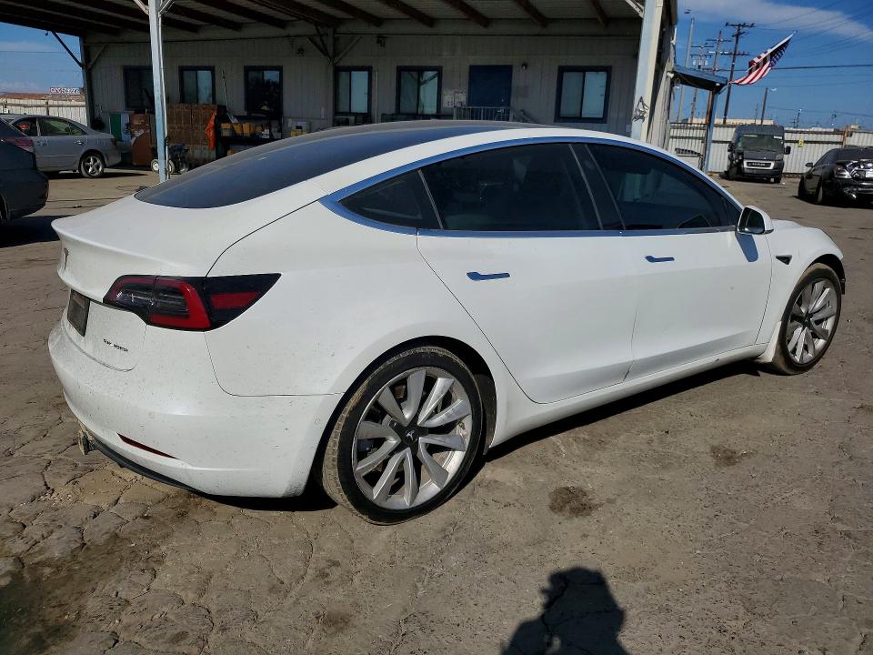 Продажа на аукционе авто 2018 Tesla Model 3, vin: 5YJ3E1EBXJF088721, номер лота: 64673156