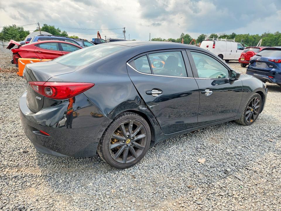 64354436 :رقم المزاد ، JM1BN1V75H1105337 vin ، 2017 Mazda 3 مزاد بيع