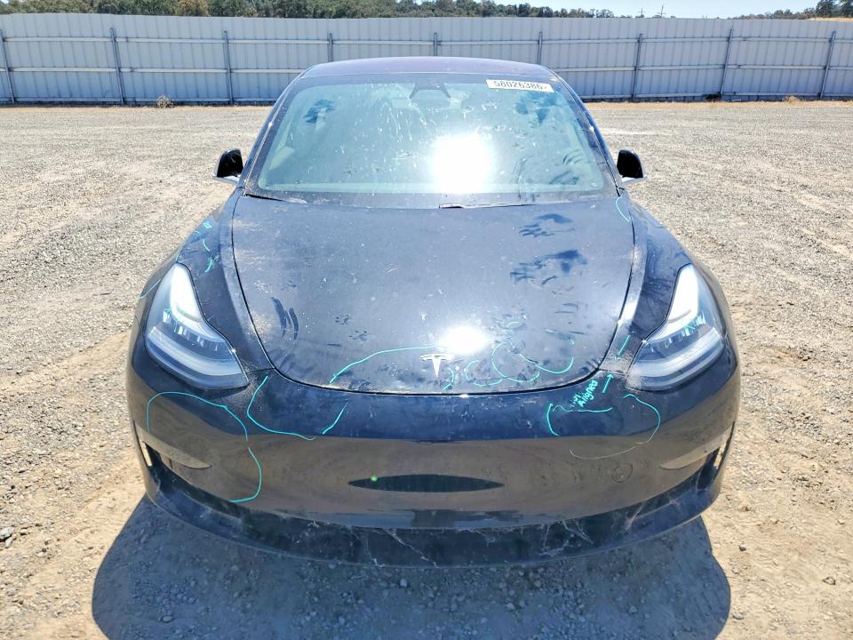 58026386 :رقم المزاد ، 5YJ3E1EAXJF171976 vin ، 2018 Tesla Model 3 مزاد بيع