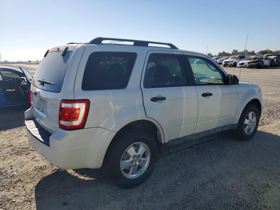 63011696 :رقم المزاد ، 1FMCU0D79BKA14779 vin ، 2011 Ford Escape مزاد بيع