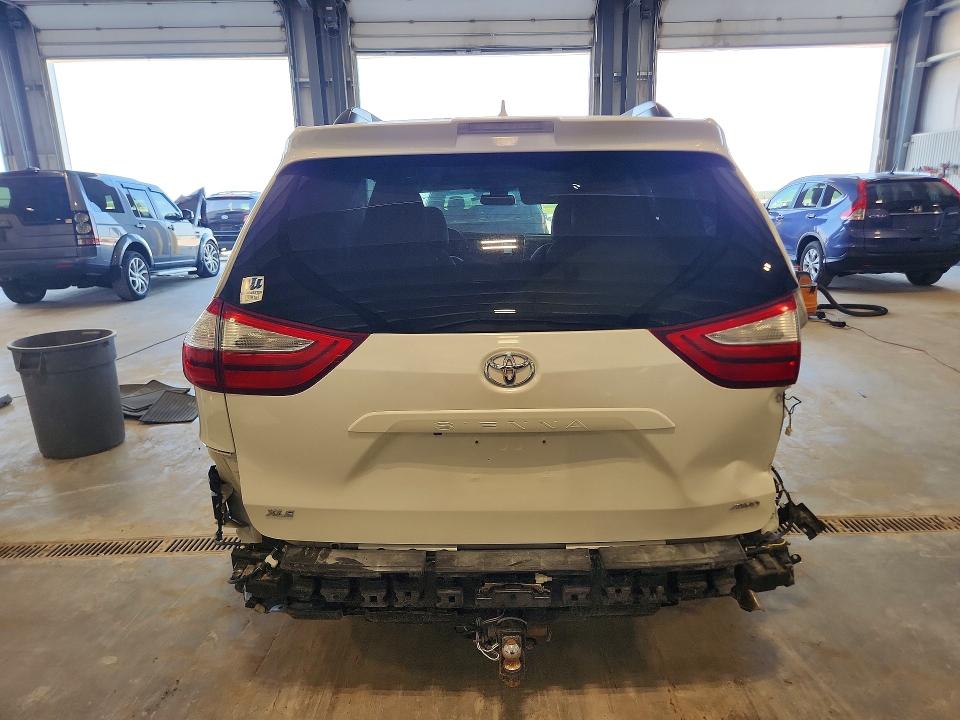 2018 Toyota Sienna მანქანა იყიდება აუქციონზე, vin: 5TDDZ3DC0JS196789, აუქციონის ნომერი: 64243846