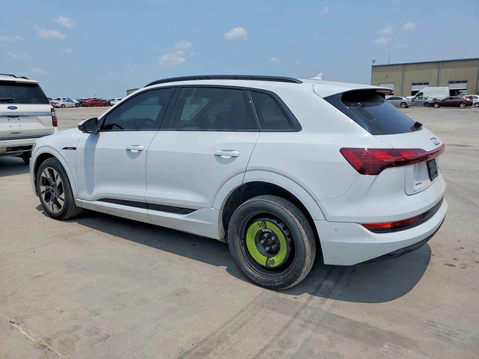 63642546 :رقم المزاد ، WA1AAAGEXNB007777 vin ، 2022 Audi E-tron مزاد بيع