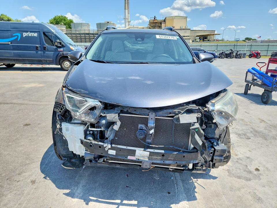 64502276 :رقم المزاد ، JTMRFREV7JD228151 vin ، 2018 Toyota Rav4 مزاد بيع