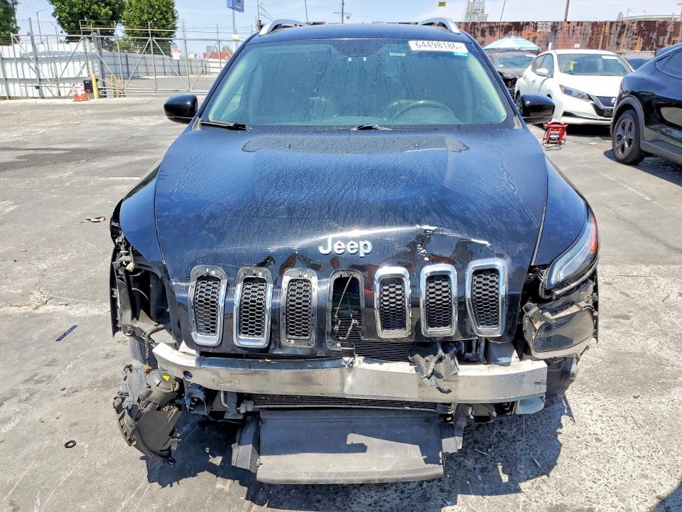 64498186 :رقم المزاد ، 1C4PJMJS1HW637362 vin ، 2017 Jeep Cherokee مزاد بيع