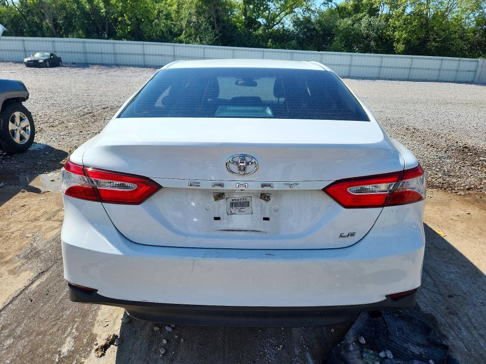 66534586 :رقم المزاد ، 4T1B11HK4JU609227 vin ، 2018 Toyota Camry مزاد بيع