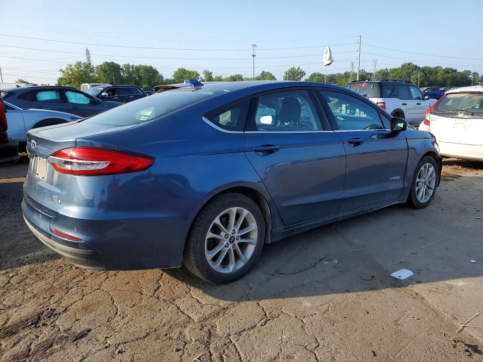 64826506 :رقم المزاد ، 3FA6P0LU2KR131105 vin ، 2019 Ford Fusion مزاد بيع
