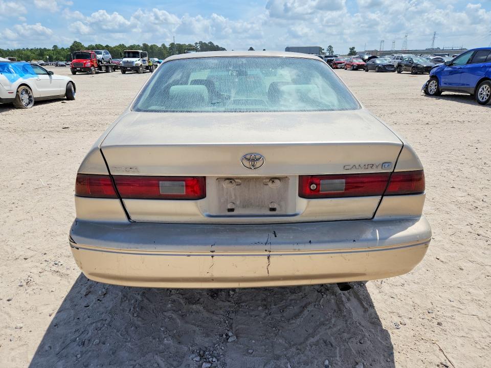 65388946 :رقم المزاد ، JT2BG22K8W0168856 vin ، 1998 Toyota Camry مزاد بيع