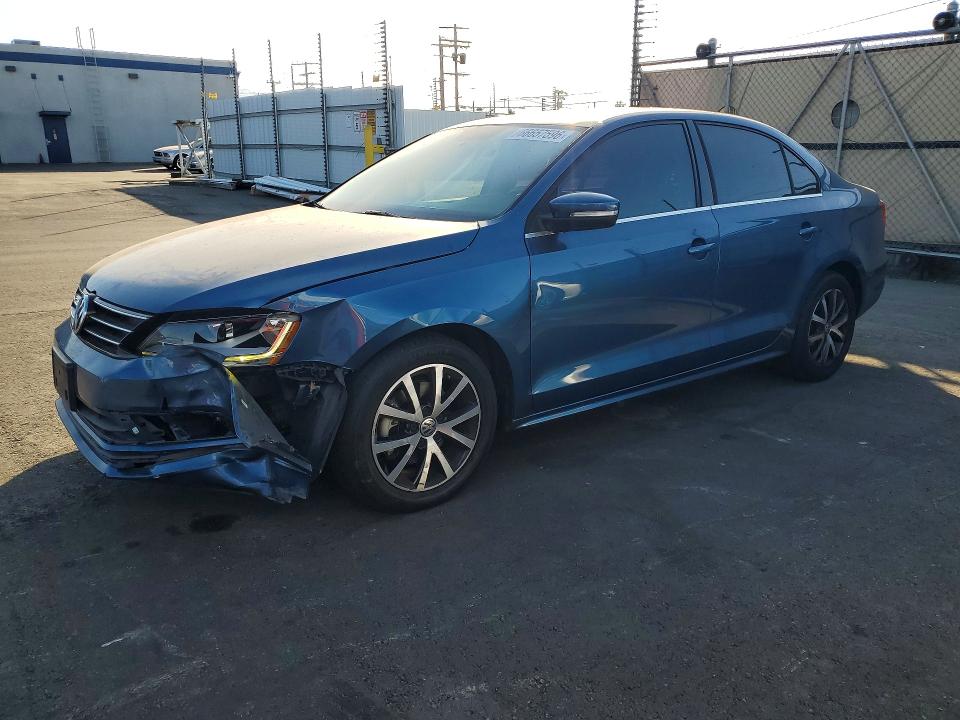 66657596 :رقم المزاد ، 3VWDB7AJ3HM257462 vin ، 2017 Volkswagen Jetta مزاد بيع