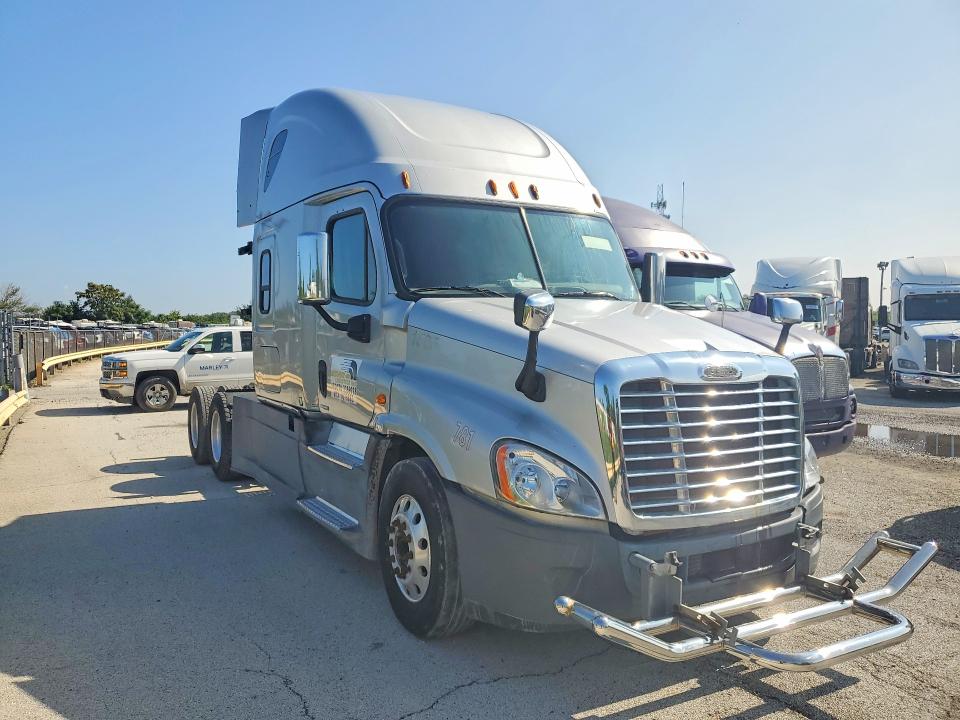2015 Freightliner Cascadia 125 მანქანა იყიდება აუქციონზე, vin: 3AKJGLD53FSGK2879, აუქციონის ნომერი: 65894116