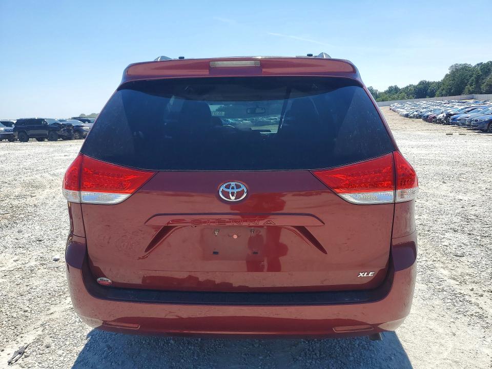 65131656 :رقم المزاد ، 5TDYK3DC2ES505786 vin ، 2014 Toyota Sienna مزاد بيع
