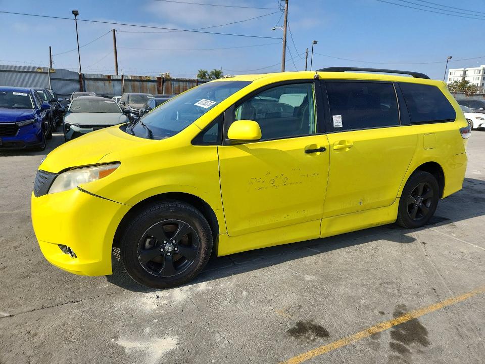 62788576 :رقم المزاد ، 5TDXK3DC3BS083597 vin ، 2011 Toyota Sienna مزاد بيع