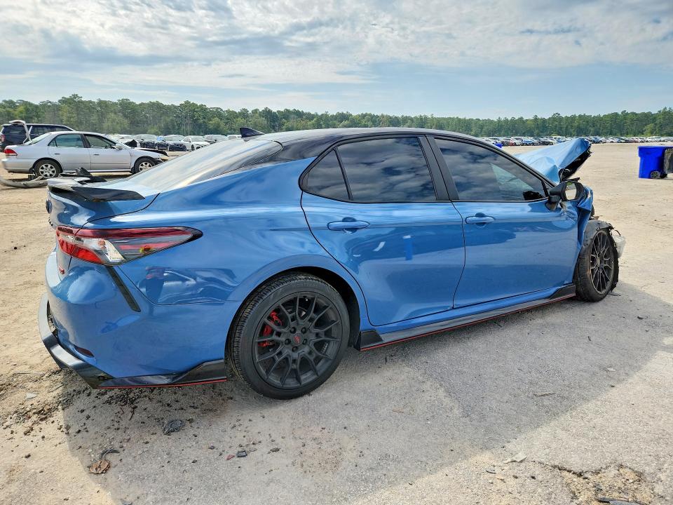 64251096 :رقم المزاد ، 4T1KZ1AK6NU060414 vin ، 2022 Toyota Camry مزاد بيع