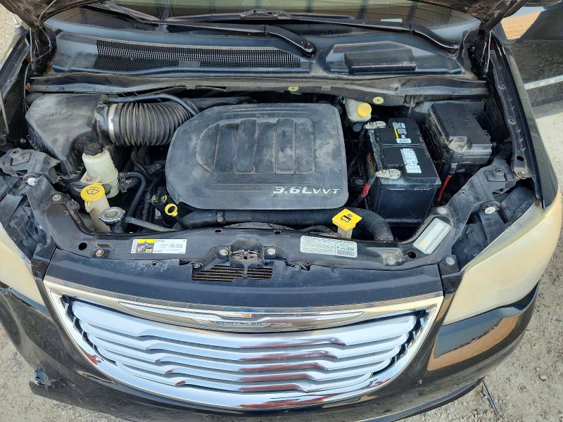 64213136 :رقم المزاد ، 2C4RC1BG7DR555229 vin ، 2013 Chrysler Town & Country مزاد بيع
