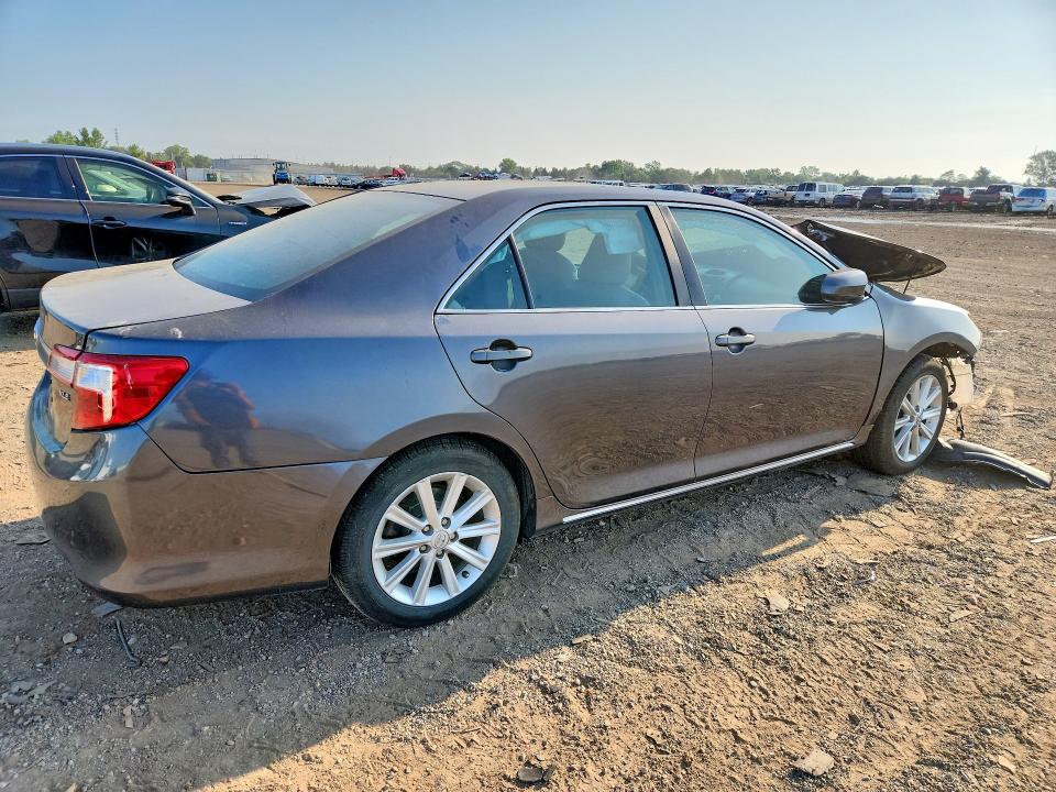 64055216 :رقم المزاد ، 4T4BF1FK2DR320085 vin ، 2013 Toyota Camry مزاد بيع