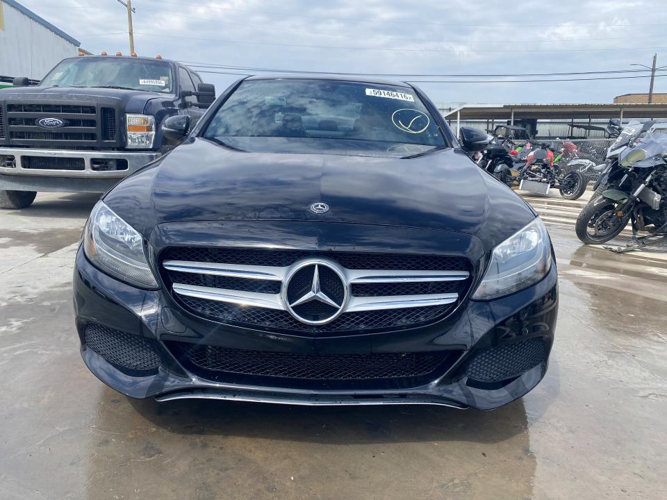 59146416 :رقم المزاد ، WDDWF4JB7JR338739 vin ، 2018 Mercedes-benz C مزاد بيع