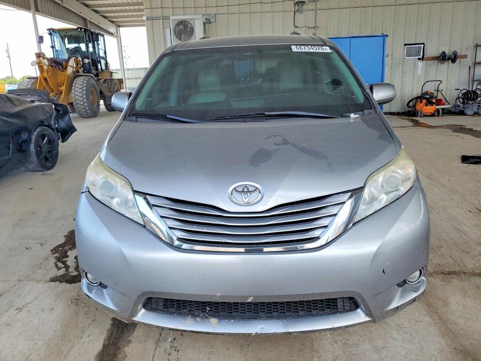 2017 Toyota Sienna მანქანა იყიდება აუქციონზე, vin: 5TDKZ3DC4HS882514, აუქციონის ნომერი: 66734526