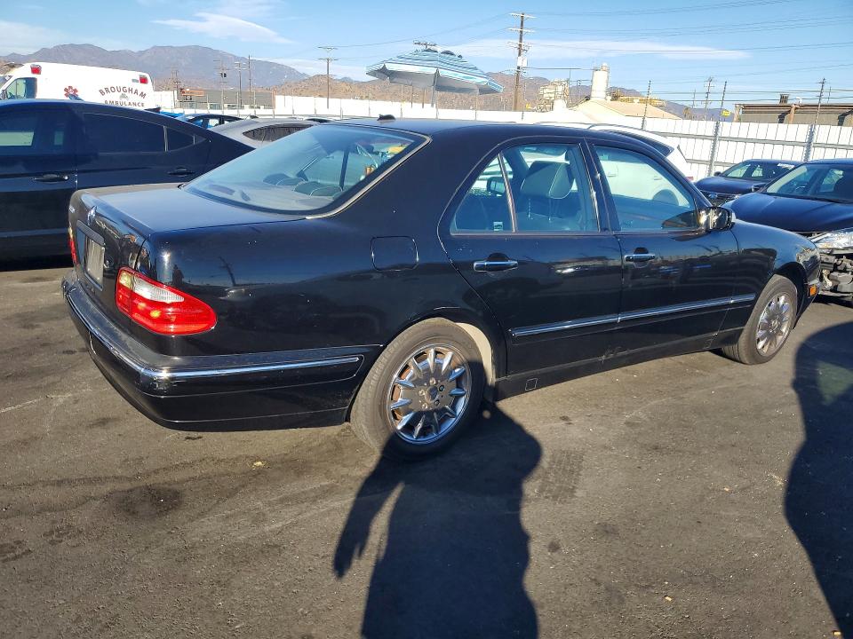 2000 Mercedes-benz E მანქანა იყიდება აუქციონზე, vin: WDBJF65JXYB013473, აუქციონის ნომერი: 65321716