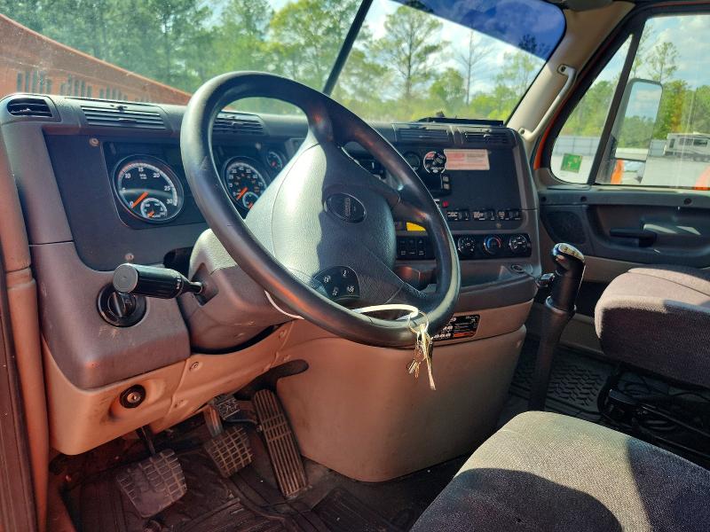 2014 Freightliner Cascadia მანქანა იყიდება აუქციონზე, vin: 1FUGGLD5XELFK3349, აუქციონის ნომერი: 64265986