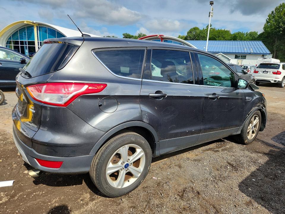 64547576 :رقم المزاد ، 1FMCU9GX6FUA82208 vin ، 2015 Ford Escape مزاد بيع