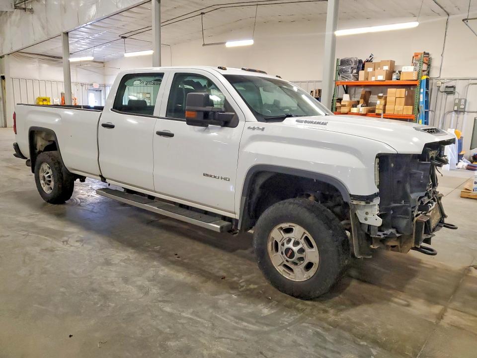 62878186 :رقم المزاد ، 1GT12REY8JF224858 vin ، 2018 Gmc Sierra مزاد بيع
