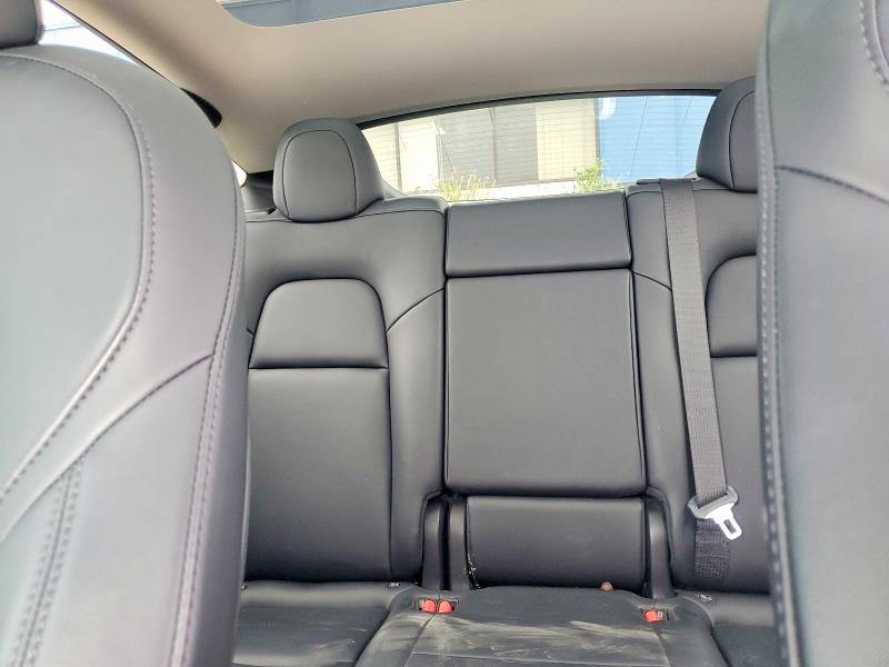 64246486 :رقم المزاد ، 5YJYGDEE9MF183979 vin ، 2021 Tesla Model Y مزاد بيع