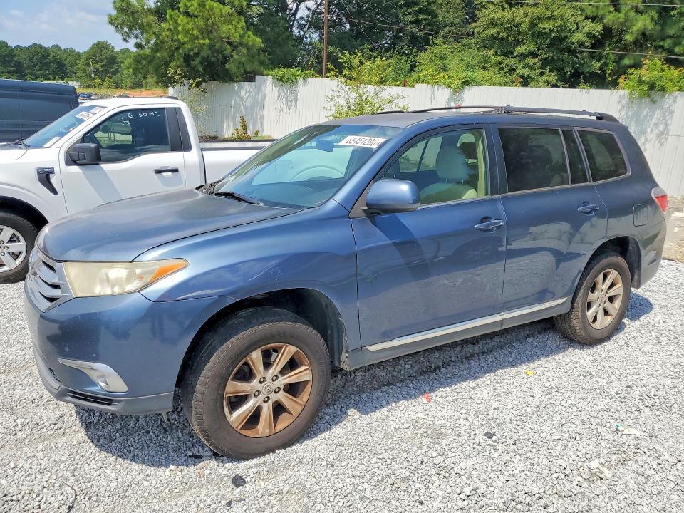 2011 Toyota Highlander მანქანა იყიდება აუქციონზე, vin: 5TDZA3EH8BS007735, აუქციონის ნომერი: 65451206