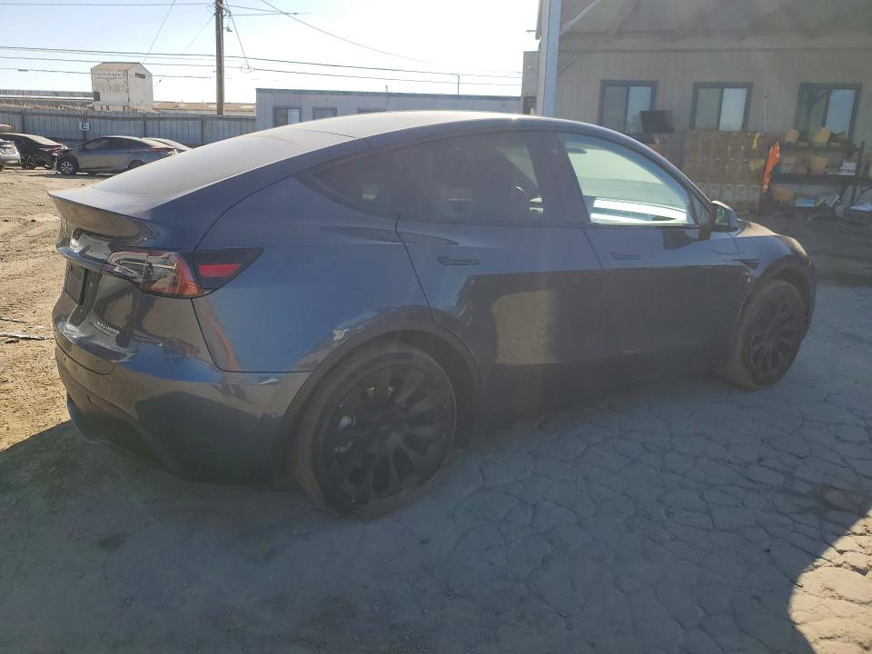 64764226 :رقم المزاد ، 7SAYGDEE6NF360878 vin ، 2022 Tesla Model Y مزاد بيع