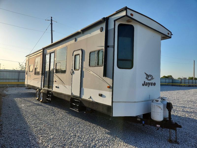 64437326 :رقم المزاد ، 1UJBJ0BVXH11J0073 vin ، 2017 Jayco Jay Flight Bungalow مزاد بيع
