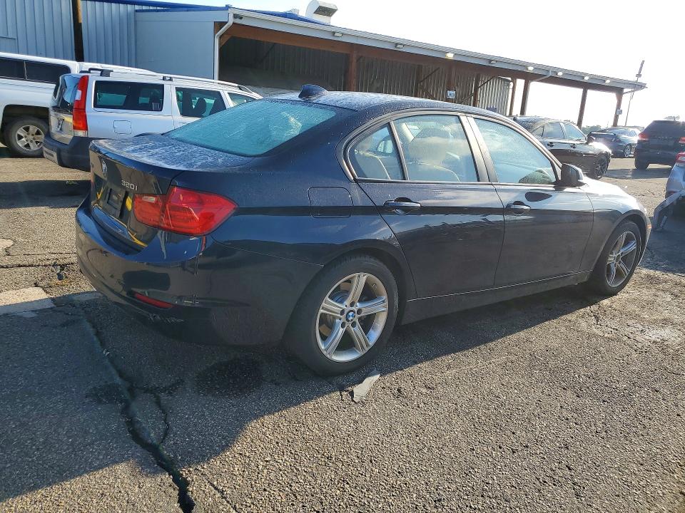 65387486 :رقم المزاد ، WBA3C3C54EP662835 vin ، 2014 Bmw 320 مزاد بيع