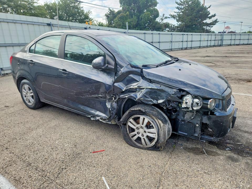 63996976 :رقم المزاد ، 1G1JC5SH0F4111315 vin ، 2015 Chevrolet Sonic مزاد بيع