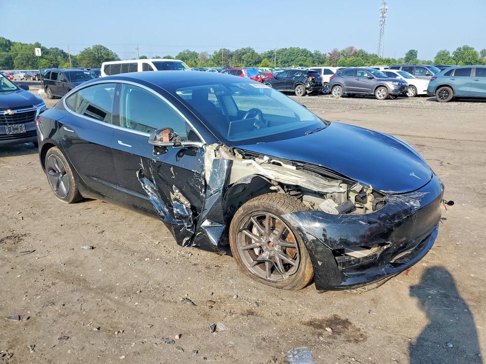 64570446 :رقم المزاد ، 5YJ3E1EB8JF182354 vin ، 2018 Tesla Model 3 مزاد بيع