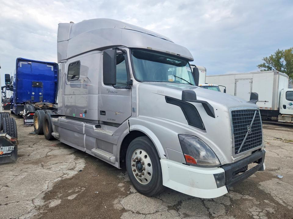 66579486 :رقم المزاد ، 4V4NC9EHXFN180314 vin ، 2015 Volvo Vn مزاد بيع