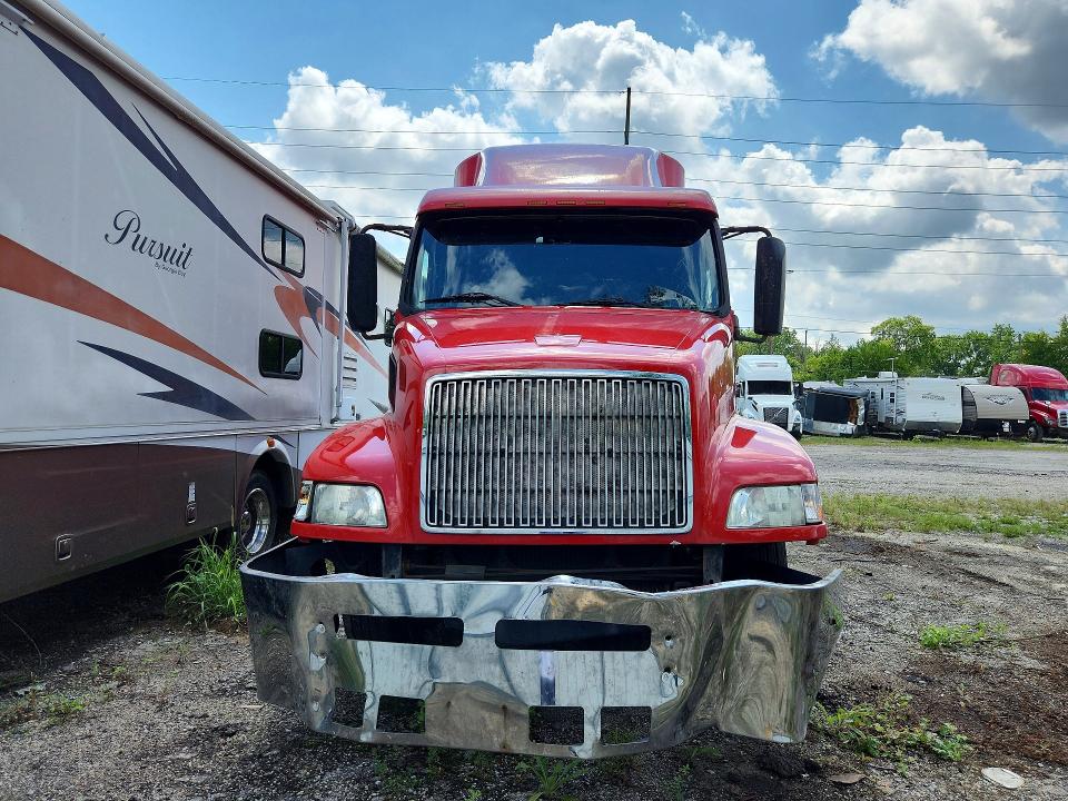 Auction sale of the 2000 Volvo Vn, vin: 4V4ND1JHXYN787031, lot number: 65492786