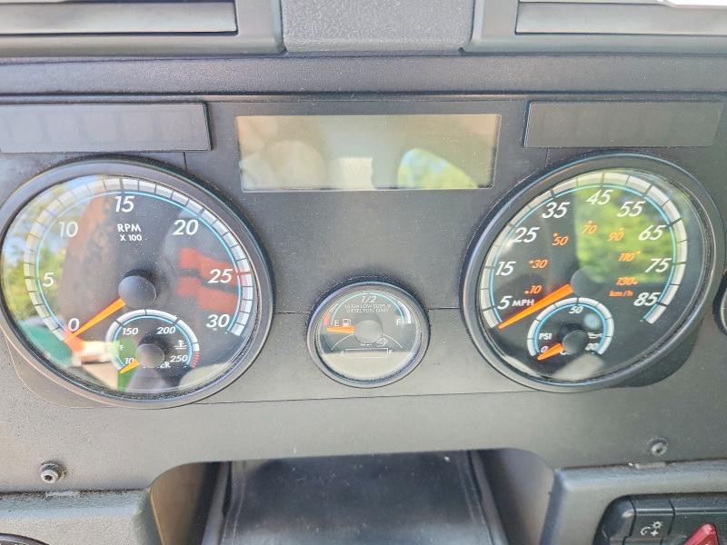 62761796 :رقم المزاد ، 3AKJGEDR1JDKC8706 vin ، 2018 Freightliner Cascadia 125 مزاد بيع