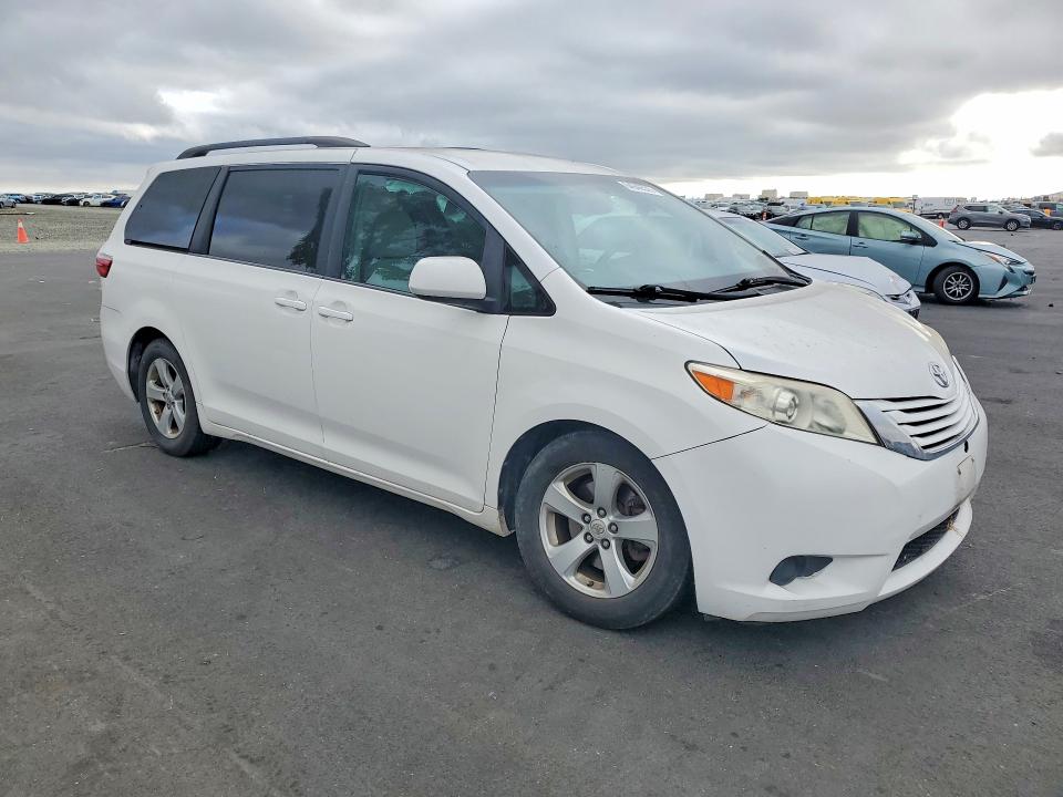 Aukcja sprzedaży 2015 Toyota Sienna, vin: 5TDKK3DCXFS677393, numer aukcji: 64946576