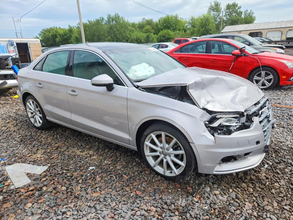 65484806 :رقم المزاد ، WAUE8GFF1G1031374 vin ، 2016 Audi A3 مزاد بيع