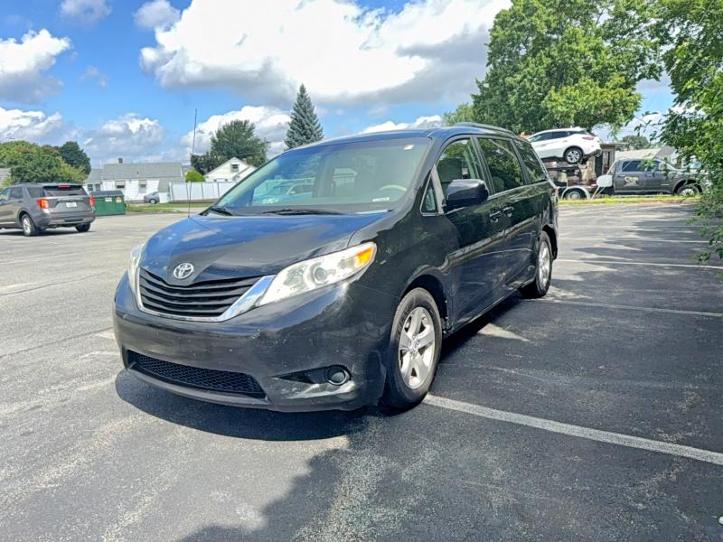 64401116 :رقم المزاد ، 5TDKK3DC7DS308522 vin ، 2013 Toyota Sienna مزاد بيع