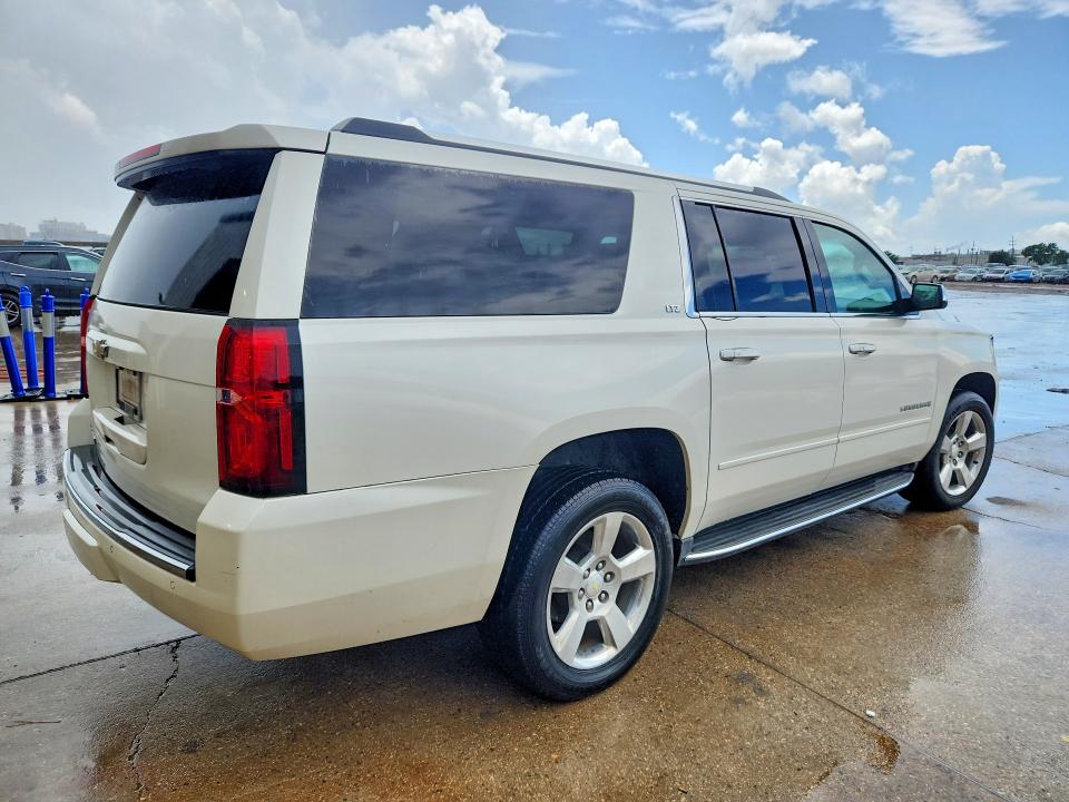 64184396 :رقم المزاد ، 1GNSCKKC8FR726025 vin ، 2015 Chevrolet Suburban مزاد بيع