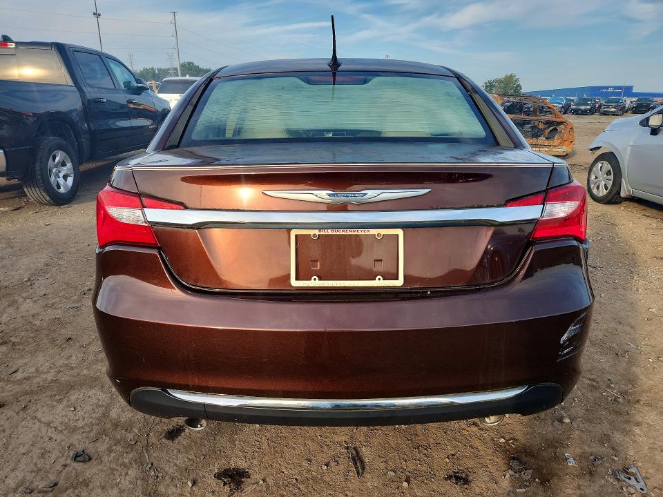 65932976 :رقم المزاد ، 1C3CCBCG2DN618071 vin ، 2013 Chrysler 200 مزاد بيع