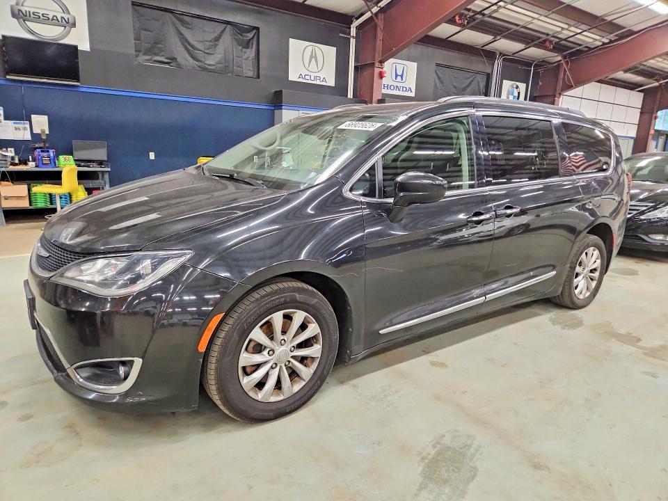 66925626 :رقم المزاد ، 2C4RC1BG0HR810647 vin ، 2017 Chrysler Pacifica مزاد بيع