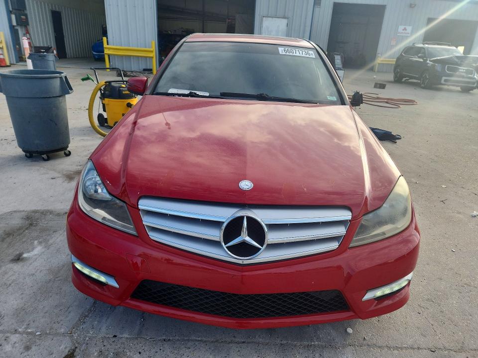 2013 Mercedes-benz C მანქანა იყიდება აუქციონზე, vin: WDDGF4HBXDR252033, აუქციონის ნომერი: 66071736