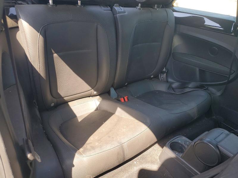 64121256 :رقم المزاد ، 3VWJ17AT1GM626261 vin ، 2016 Volkswagen Beetle مزاد بيع