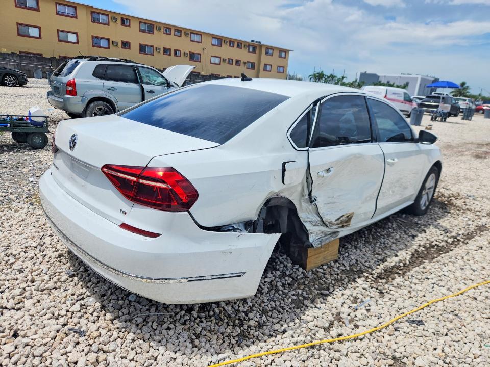 66551876 :رقم المزاد ، 1VWBA7A35JC021219 vin ، 2018 Volkswagen Passat مزاد بيع