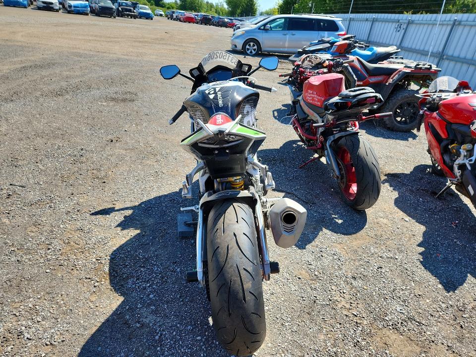 63150206 :رقم المزاد ، ZD4KEU005HS000274 vin ، 2017 Aprilia Rsv4 مزاد بيع