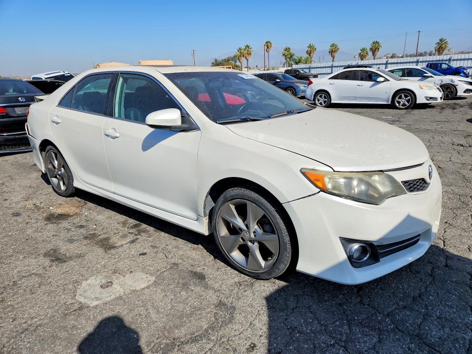 62544256 :رقم المزاد ، 4T1BF1FK9EU418767 vin ، 2014 Toyota Camry مزاد بيع