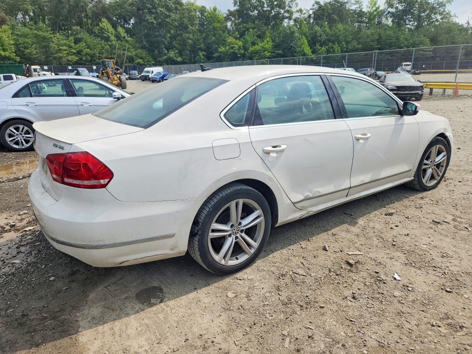 64086436 :رقم المزاد ، 1VWCN7A39DC003724 vin ، 2013 Volkswagen Passat مزاد بيع