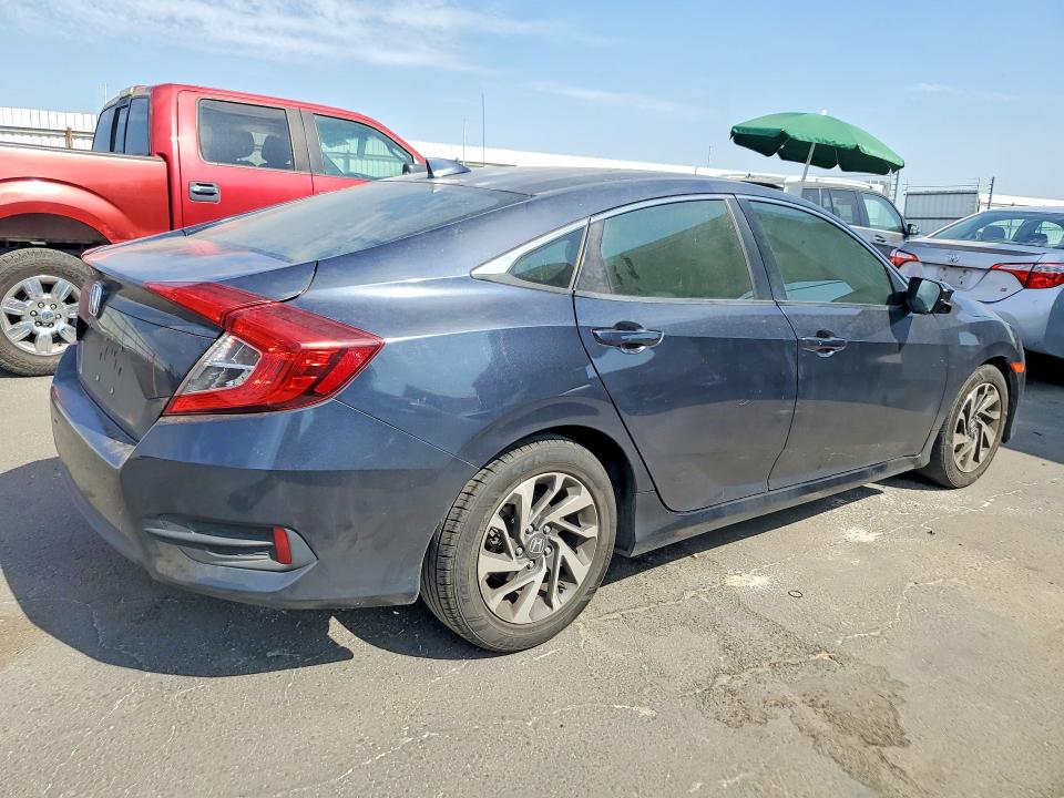 2017 Honda Civic მანქანა იყიდება აუქციონზე, vin: 2HGFC2F78HH555417, აუქციონის ნომერი: 64655346