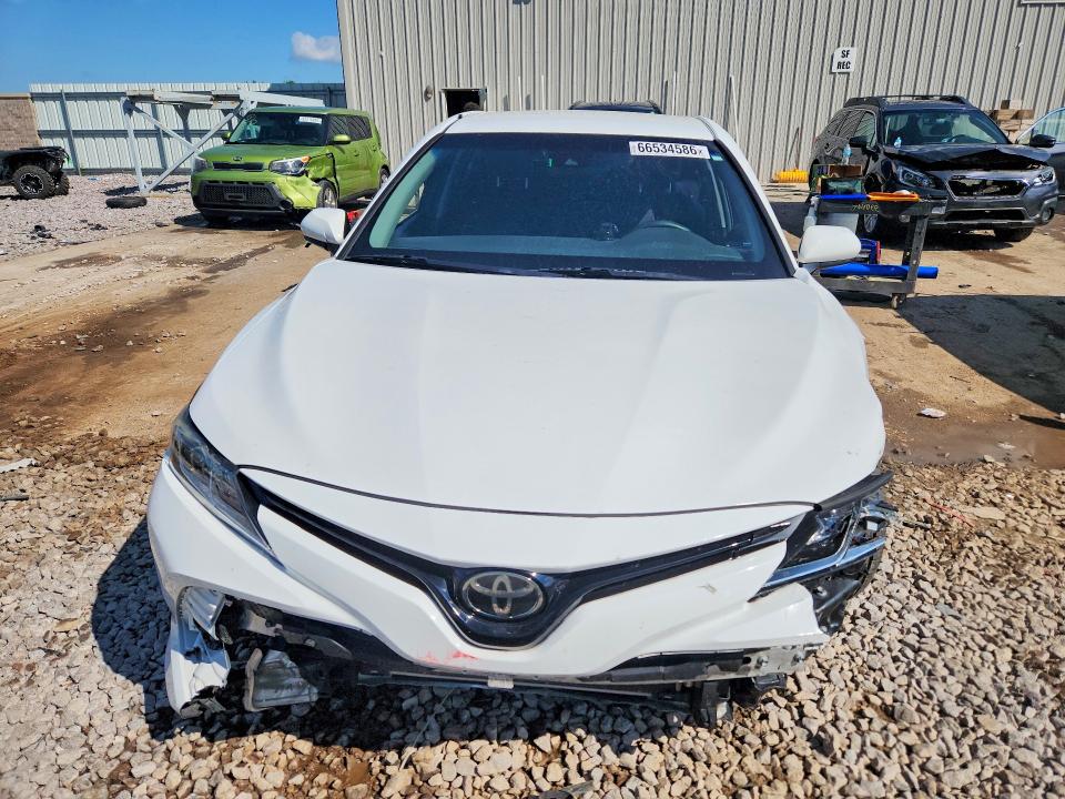 66534586 :رقم المزاد ، 4T1B11HK4JU609227 vin ، 2018 Toyota Camry مزاد بيع
